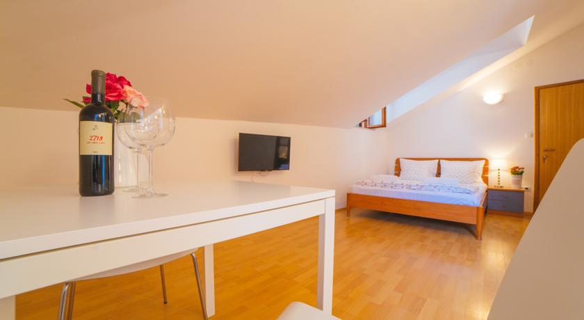 Inn By The River Omis Bilik gambar