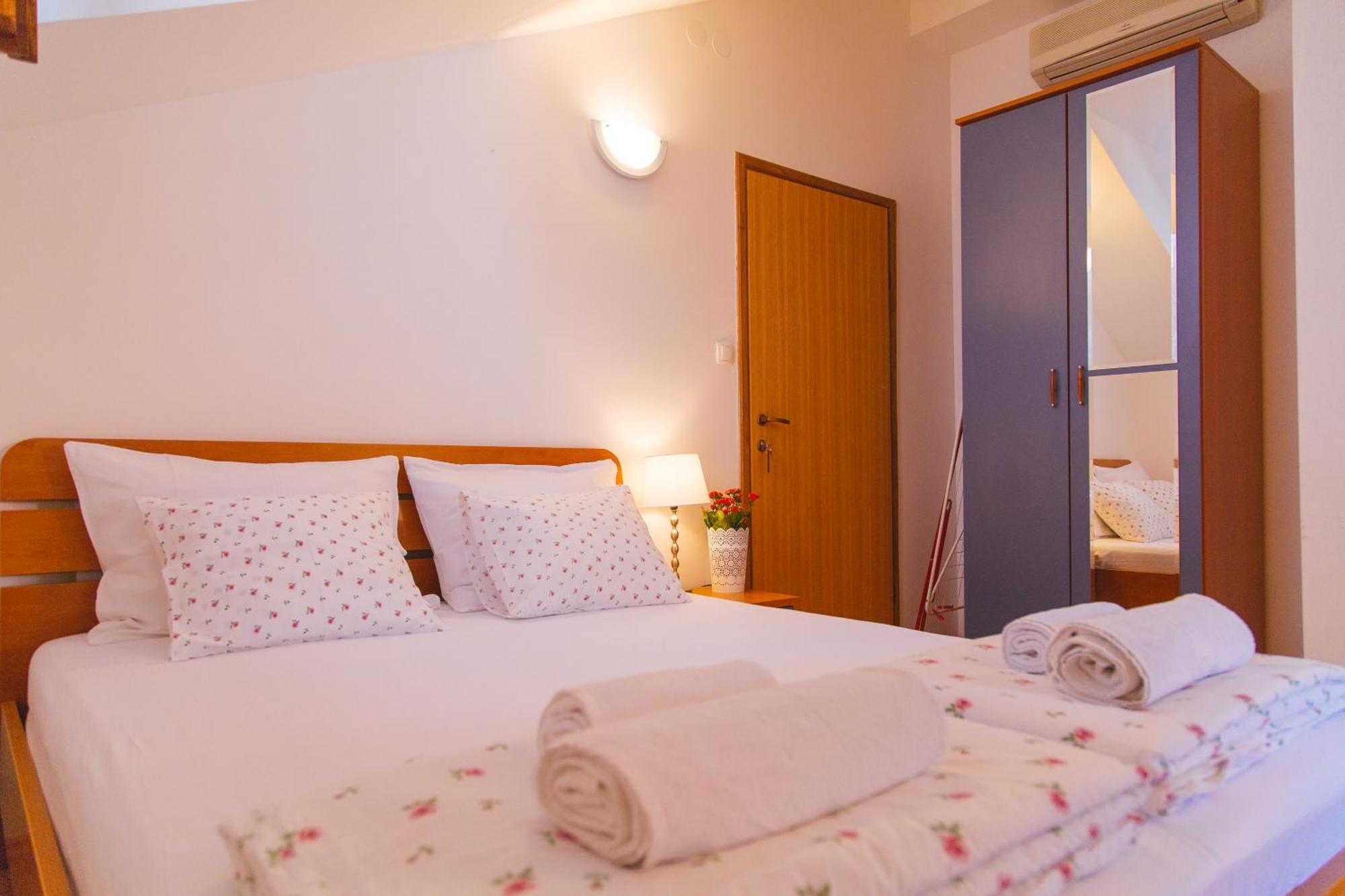 Inn By The River Omis Bilik gambar